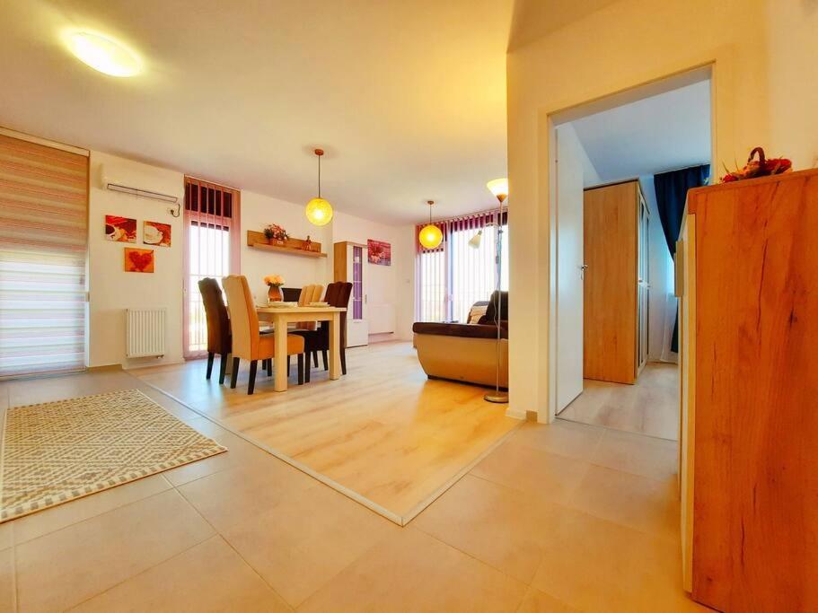 Beautiful Panoramic Central Apartment - City Of Mara Timişoara Buitenkant foto
