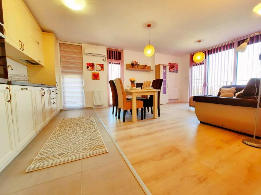 Beautiful Panoramic Central Apartment - City Of Mara Timişoara Buitenkant foto